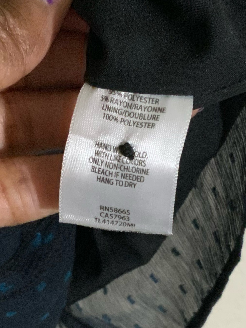 Leith Ruched V-Neck Dress - Picture 5 of 5